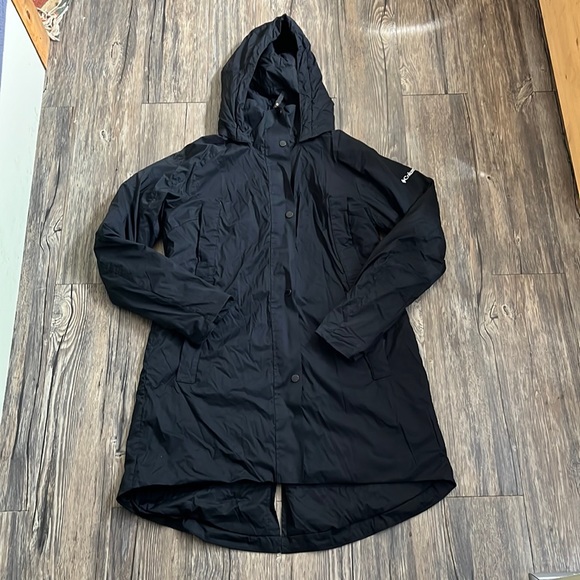 Columbia Jackets & Blazers - Columbia Women’s Lightweight Long Style Jacket in Black
